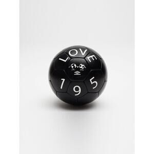 AK + Umbro - Love & Peace Futbol